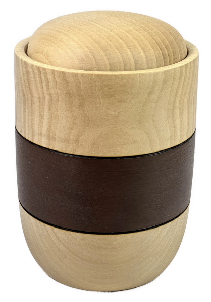 Tierune aus massivem Lindenholz mit Zierstreifen